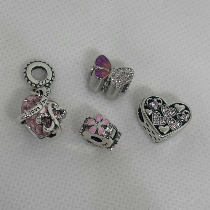 Darmowa dostawa! Zestaw 4 charmsów