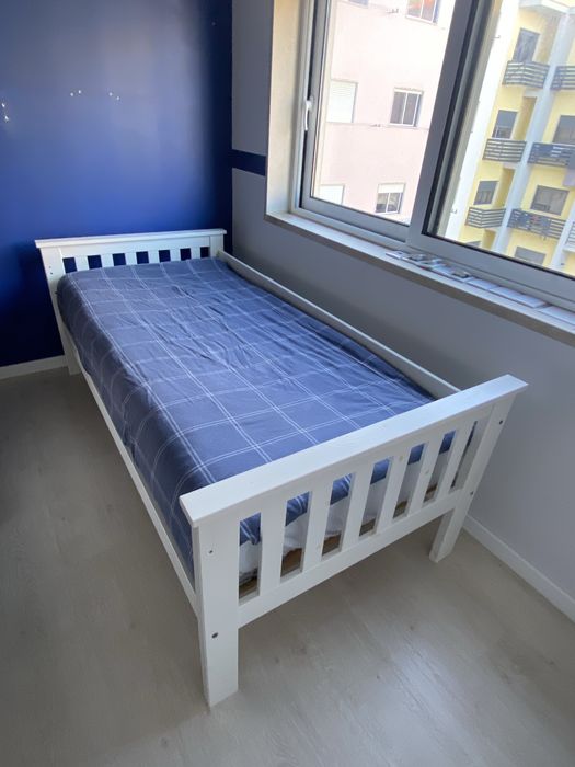 Cama solteiro com colchäo -Urgente
