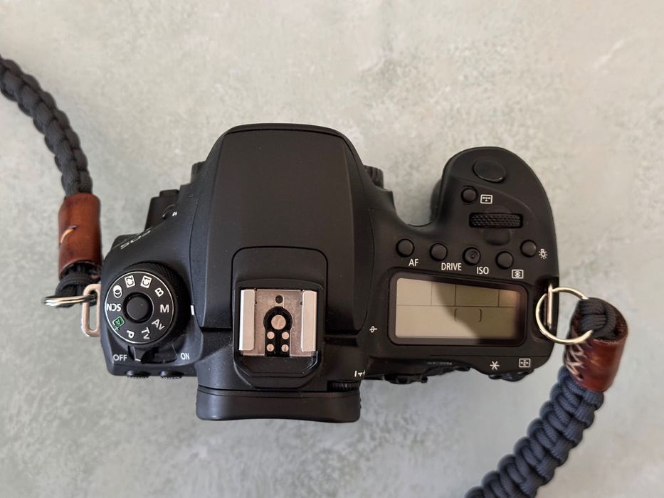 Canon EOS 90D + Sigma Art 18-35mm f/1.8 Bundle Profissional como novo