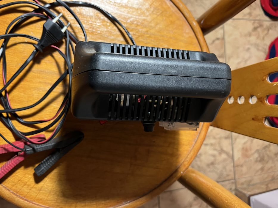 prostownik  6 / 12 Volt ładowanie do 6 A