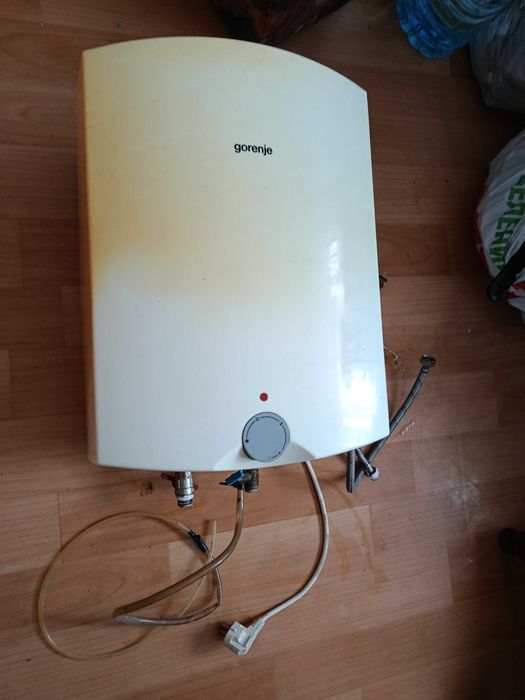 Бойлер на кухню 12 л.