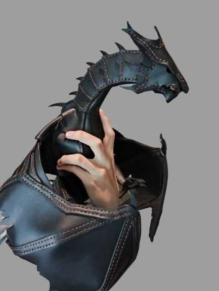 Дракон из кожи ручной работы.