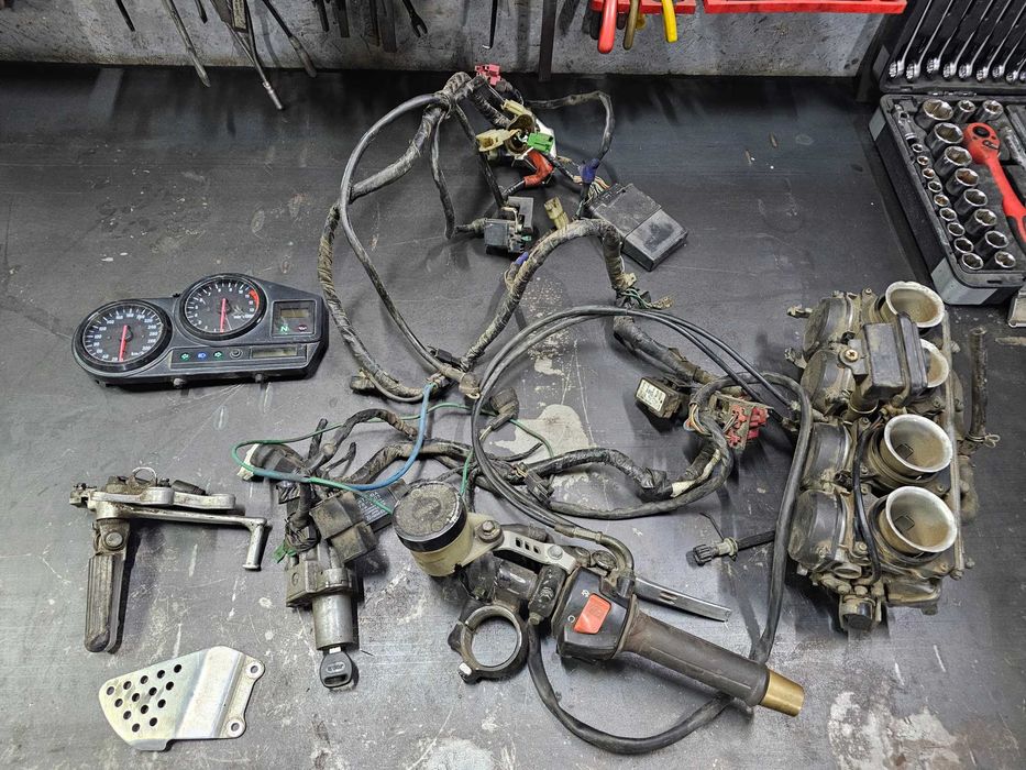 Honda CBR 919 RR Fireblade Вилка і маятник в зборі комплект ходової