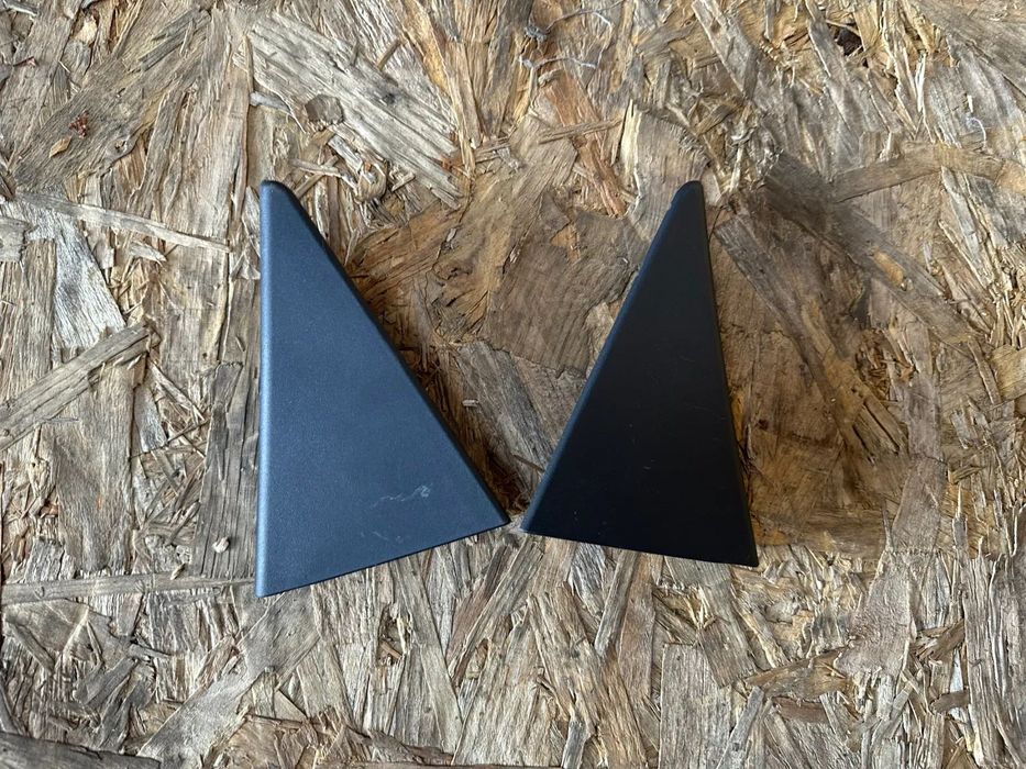 TRÓJKĄT ZAŚLEPKA DRZWI TYŁ LEWA PRAWA HYUNDAI KONA 17- 83840-J9000 83830-J9000