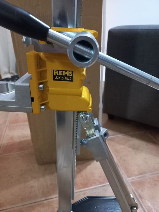 Suporte para perfuração de brocas  diamante REMS Duplex