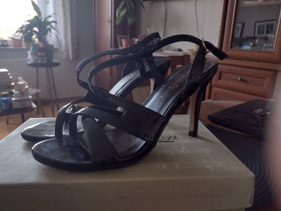 Buty letnie na obcasie