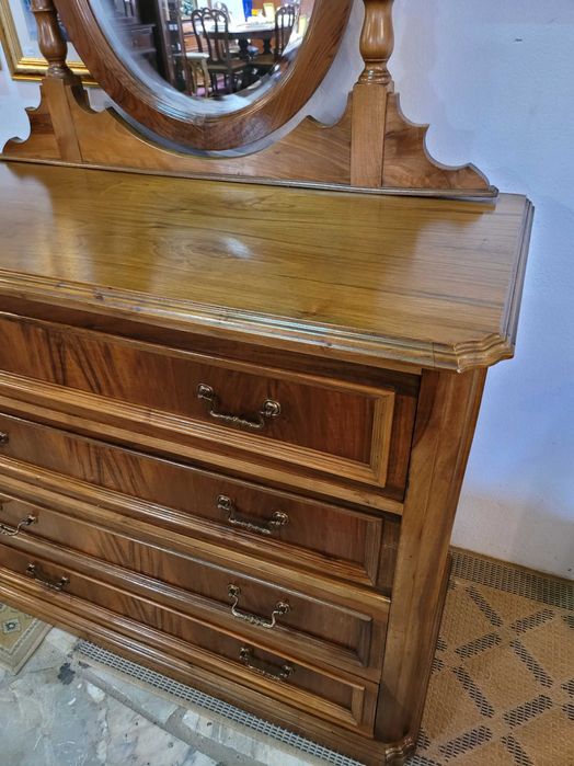 Grande cómoda em madeira com espelho - óptimo estado