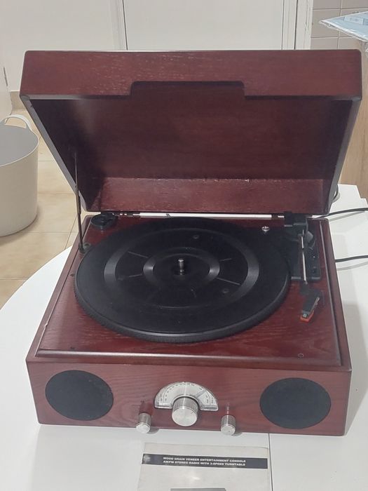 Gira discos  com rádio - estilo vintage