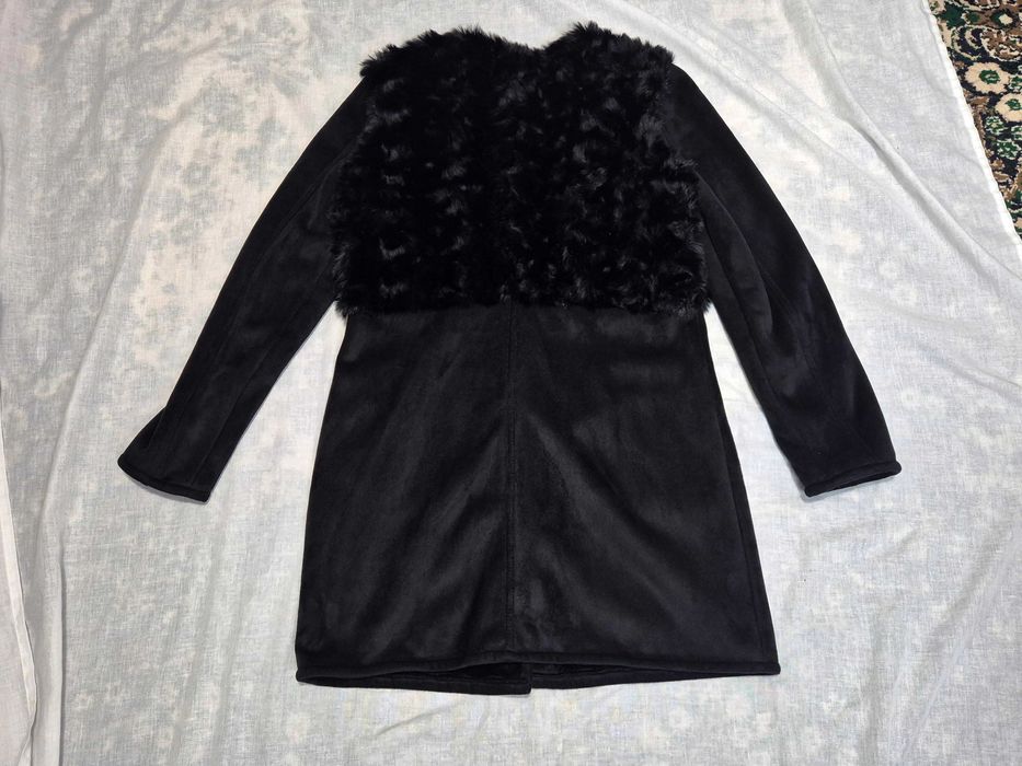 Elegancki czarny kożuszek z futerkiem M/L, nowy