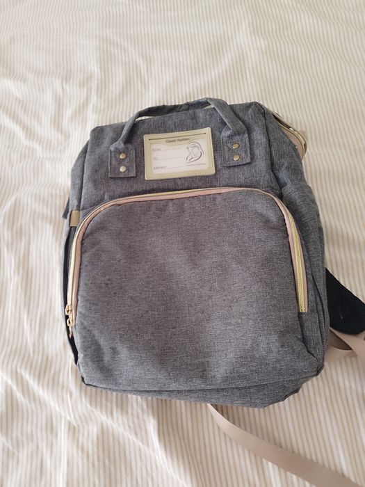 Mochila maternidade e berço portátil