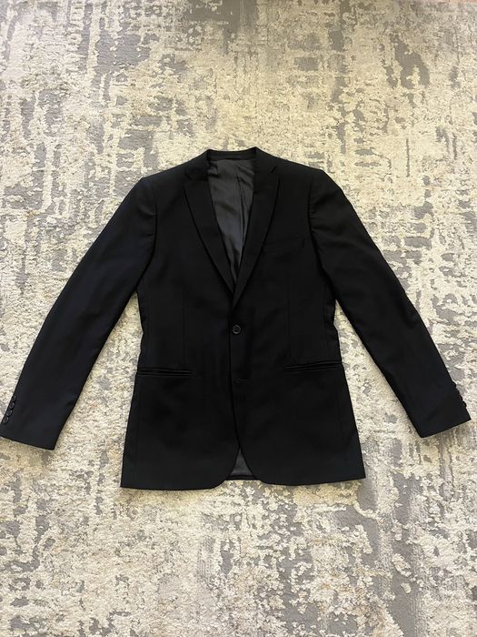 Czarny garnitur męski