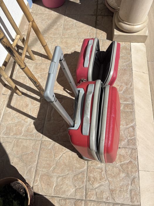 Conjunto de malas de viagem.
