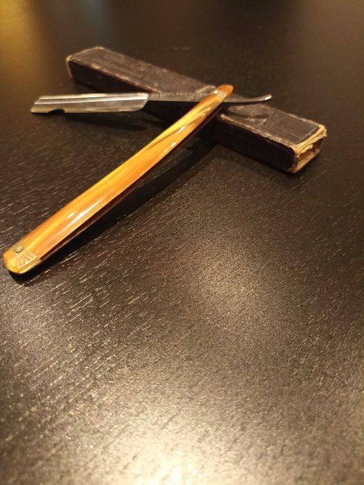 Sprzedam starą brzytwę CHRISTIANS SOLINGEN. Cena 40 zł.