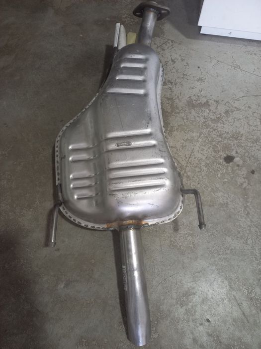 Задній глушник, випускна система