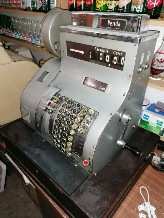 Máquina registadora NARIONAL antiga a funcionar