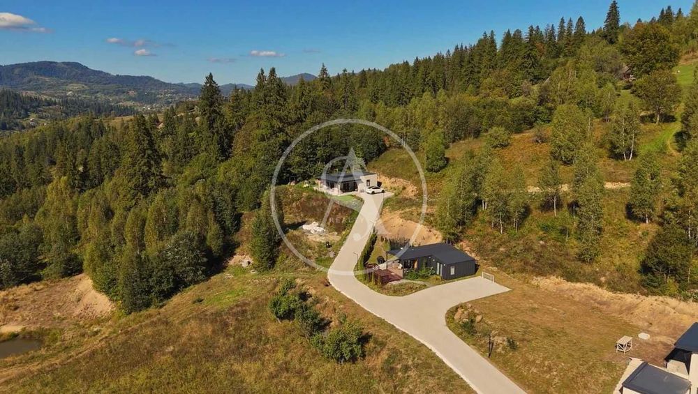 Сучасний котедж в котеджному містечку в Карпатах Славське (Славсько)