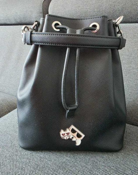 Torebka typu worek marki Karl Lagerfeld z serii K/Ikonik Bucket Bag