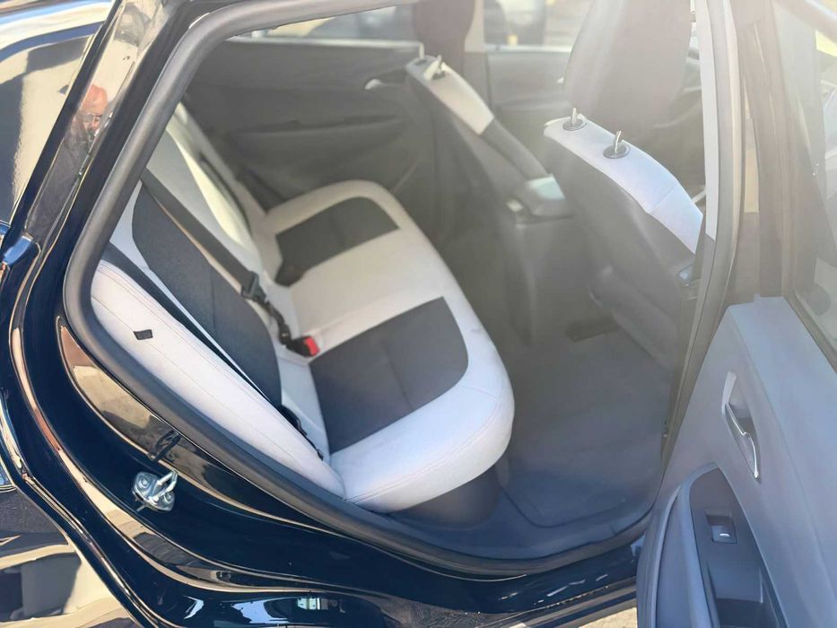 Chevrolet Bolt EV      2021