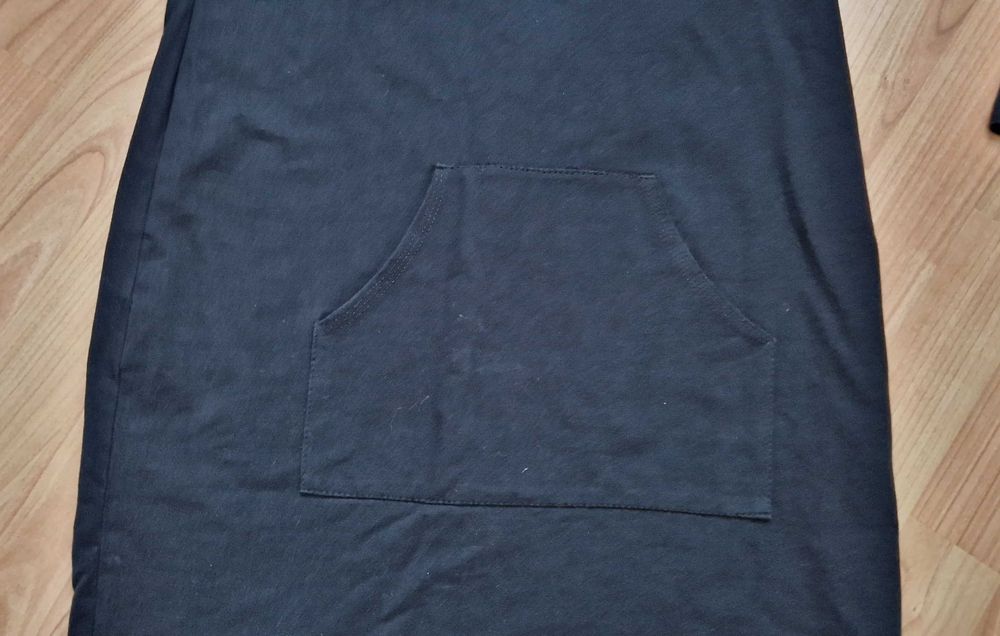 Czarna długa bluza, sukienka z kapturem Pakuten S