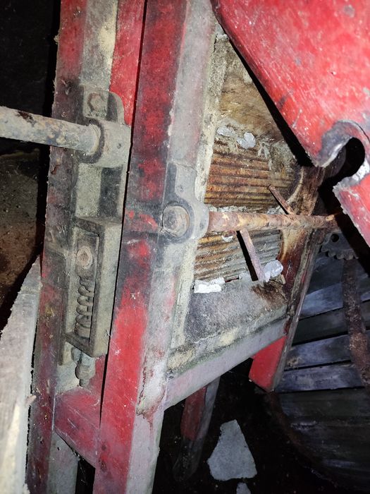 Ralador de uvas manual antigo