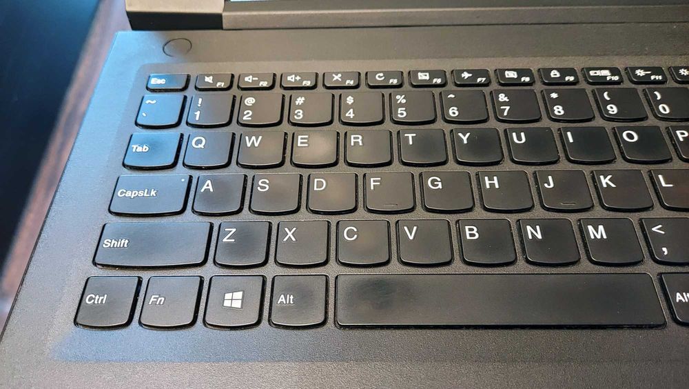 Elegancki LENOVO do gier i internetu - Win11 Office 8GB SSD256GB