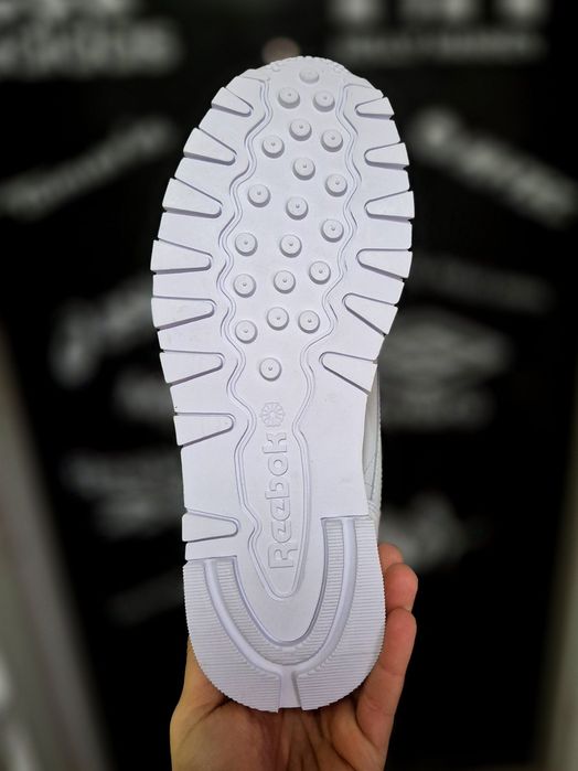 Чоловічі кросівки кросівки Reebok Classic Leather Vector(Оригінал)42-27см .