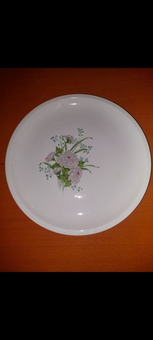 Peça marca Vista Alegre Teresa Lima e prato decorativo Vista Alegre