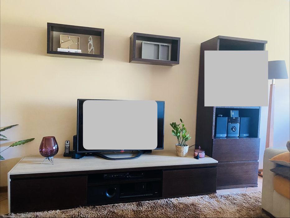 Movel de tv e mesa de apoio em bom estado, como novo