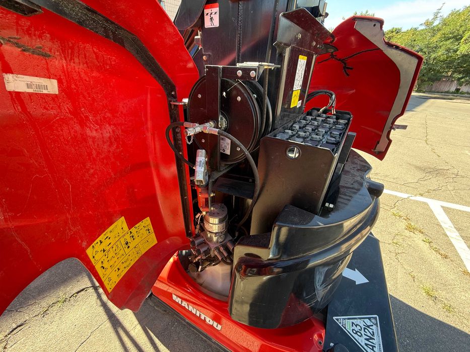 Вертикальний щогловий електричний підйомник MANITOU 100VJR 10 метрів