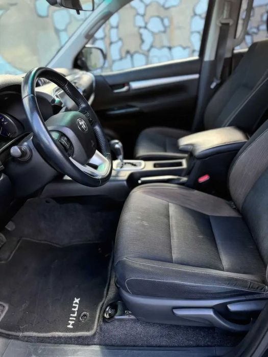 Toyota Hilux D-4D Double Cab SR5 4x4      2017