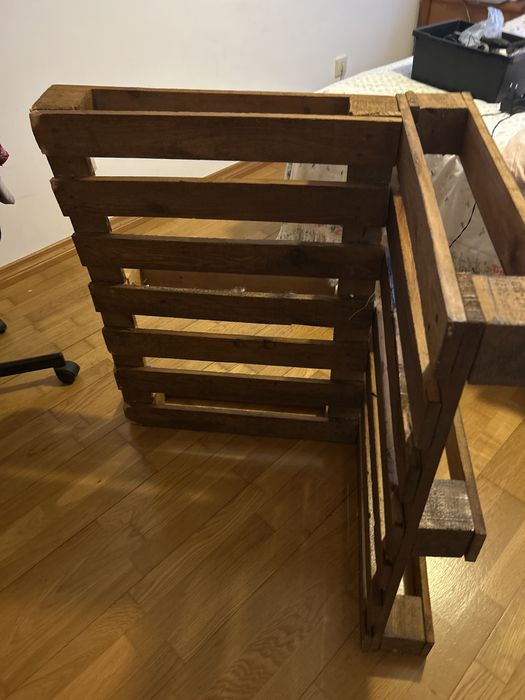 Vendo, Banco em madeira,feito com paletes, com 4 rodas