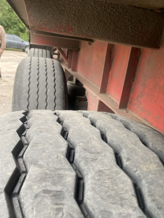 Напівпричіп-зерновоз контейнеровоз,на ходу можливий обмін,