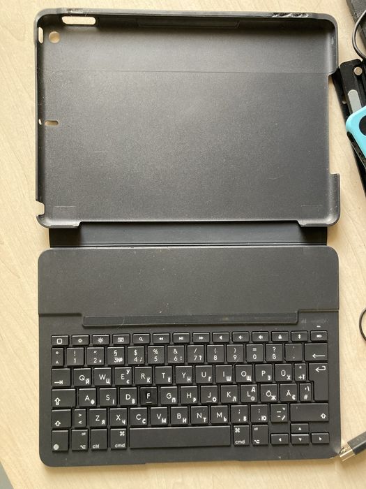 Чохол клавіатура logitech slim folio ipad 10.5