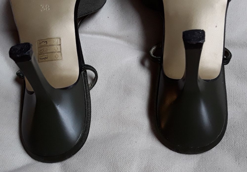 Sapatos de senhora verde seco da Pilar Burgos, tamanho 38