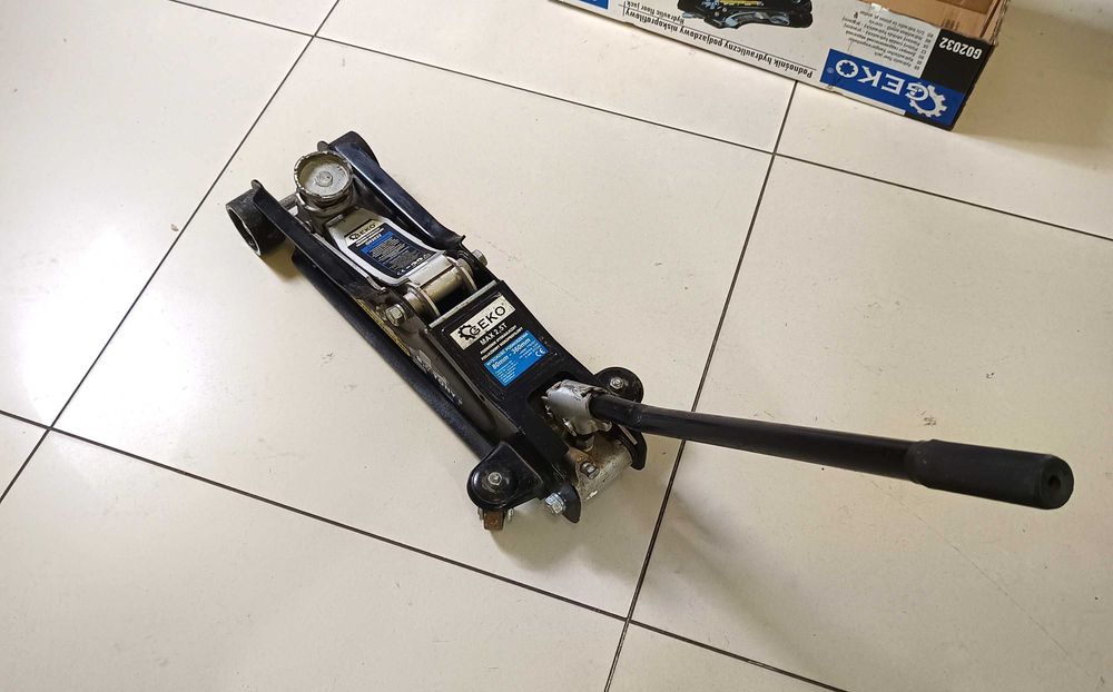 Podnośnik hydrauliczny GEKO G02032 2,5T niski profil 80-360 mm