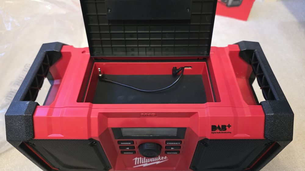 Fabrycznie nowe radio FM DAB+ Milwaukee M18 JSRDAB+-0