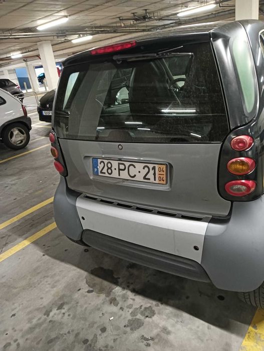 Carro Smart For Two Coupé de 2004, em excelente estado geral.