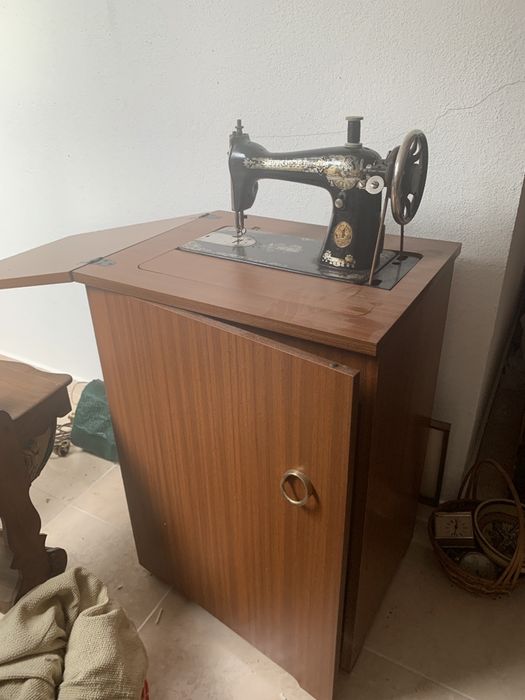 Máquina de Costura Singer