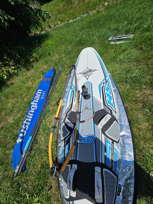 Kompletny zestaw deska windsurfing JP Australia 145 + żagiel 5.5 + bom