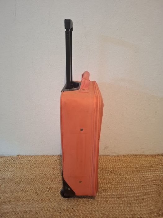 Mala Airport em razoável estado
52 x 36 x 16