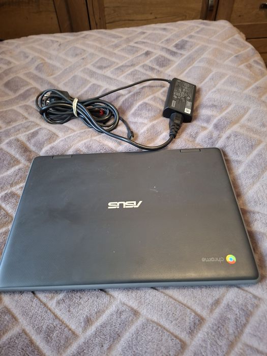 Notebook  Asus  z ładowarką