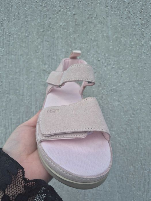 Дитяче взуття  UGG. Босоніжки 32,5 розмір