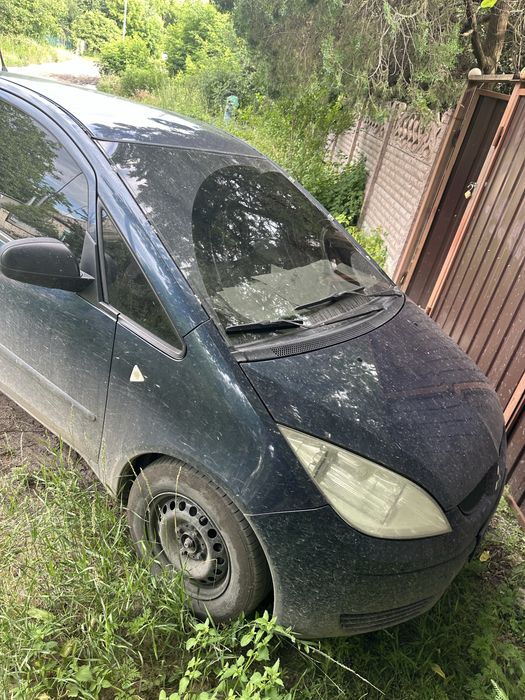 Мицубиси кольт 2006 року