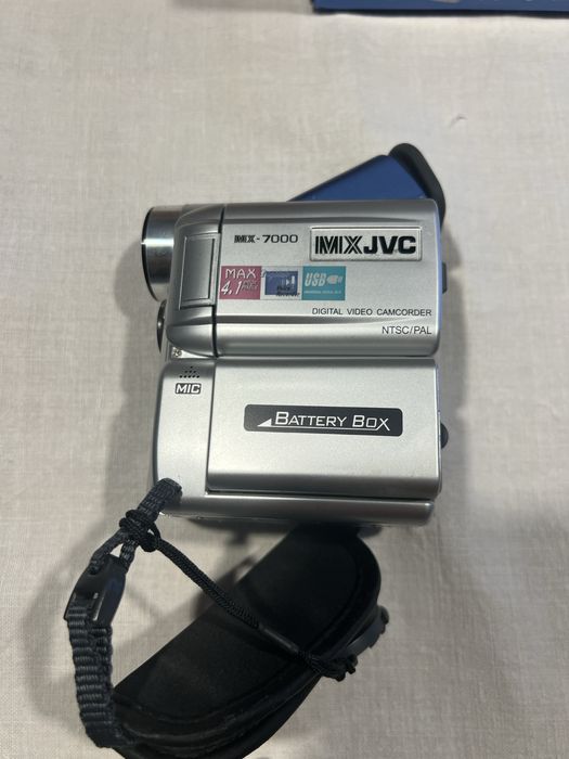 Vende se maquina de filmar ja antiga