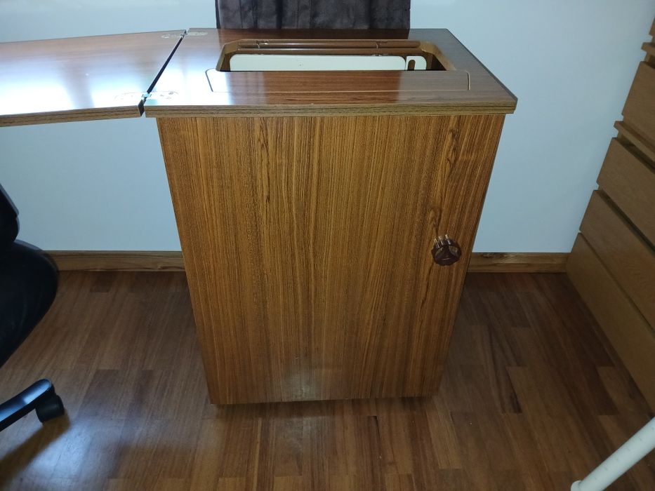 Máquina de costura Singer antiga