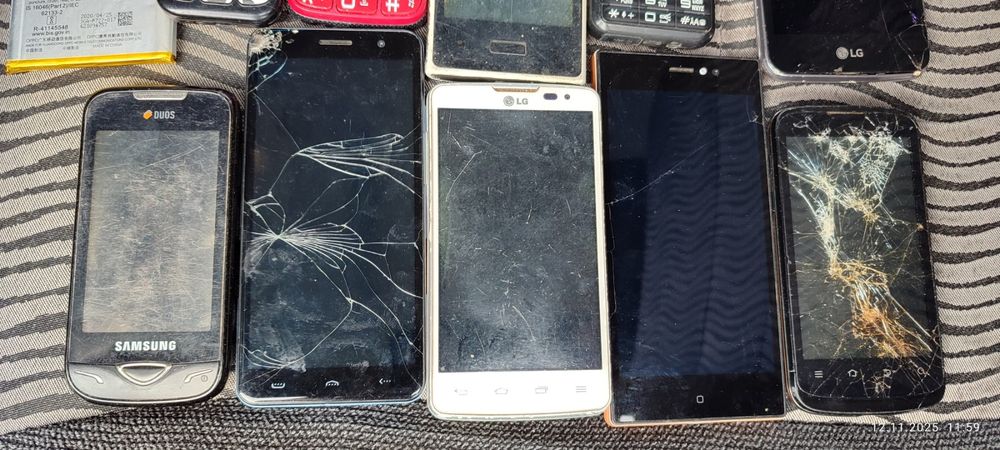 Телефони на запчастини