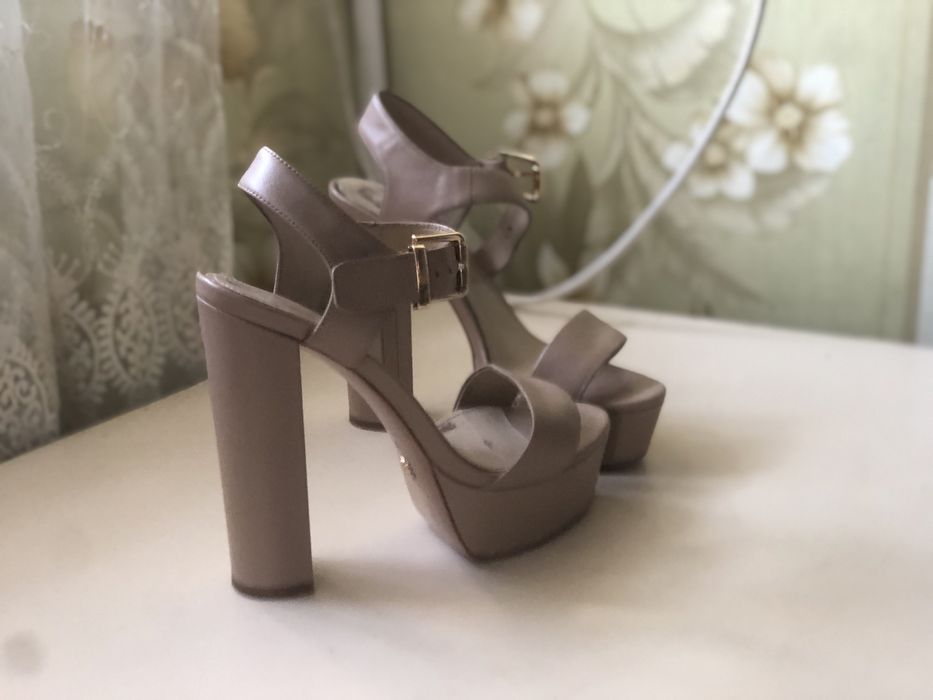 Босоножки/туфли 38р