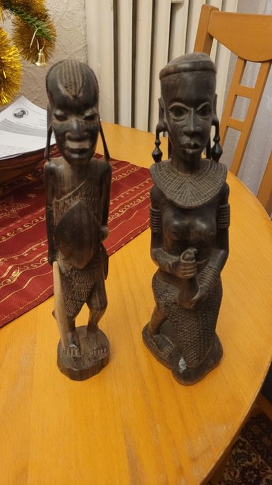 Figurki z drewna hebanowego Kenia