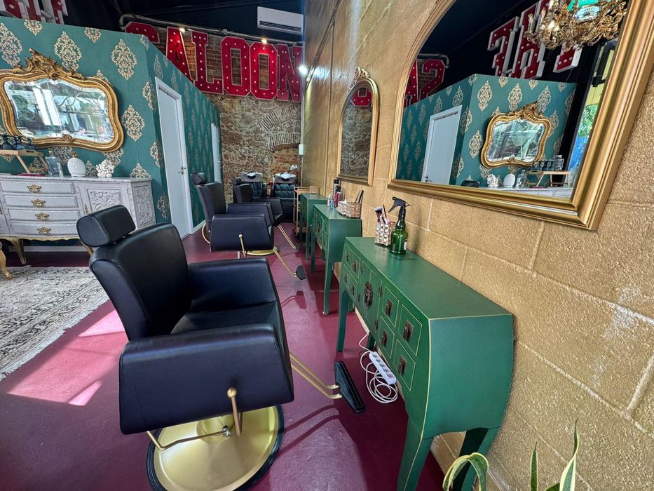 Salão de Beleza Premium a venda totalmente equipado pronto a trabalhar