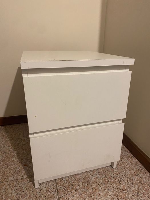 2 Mesas de cabeceira